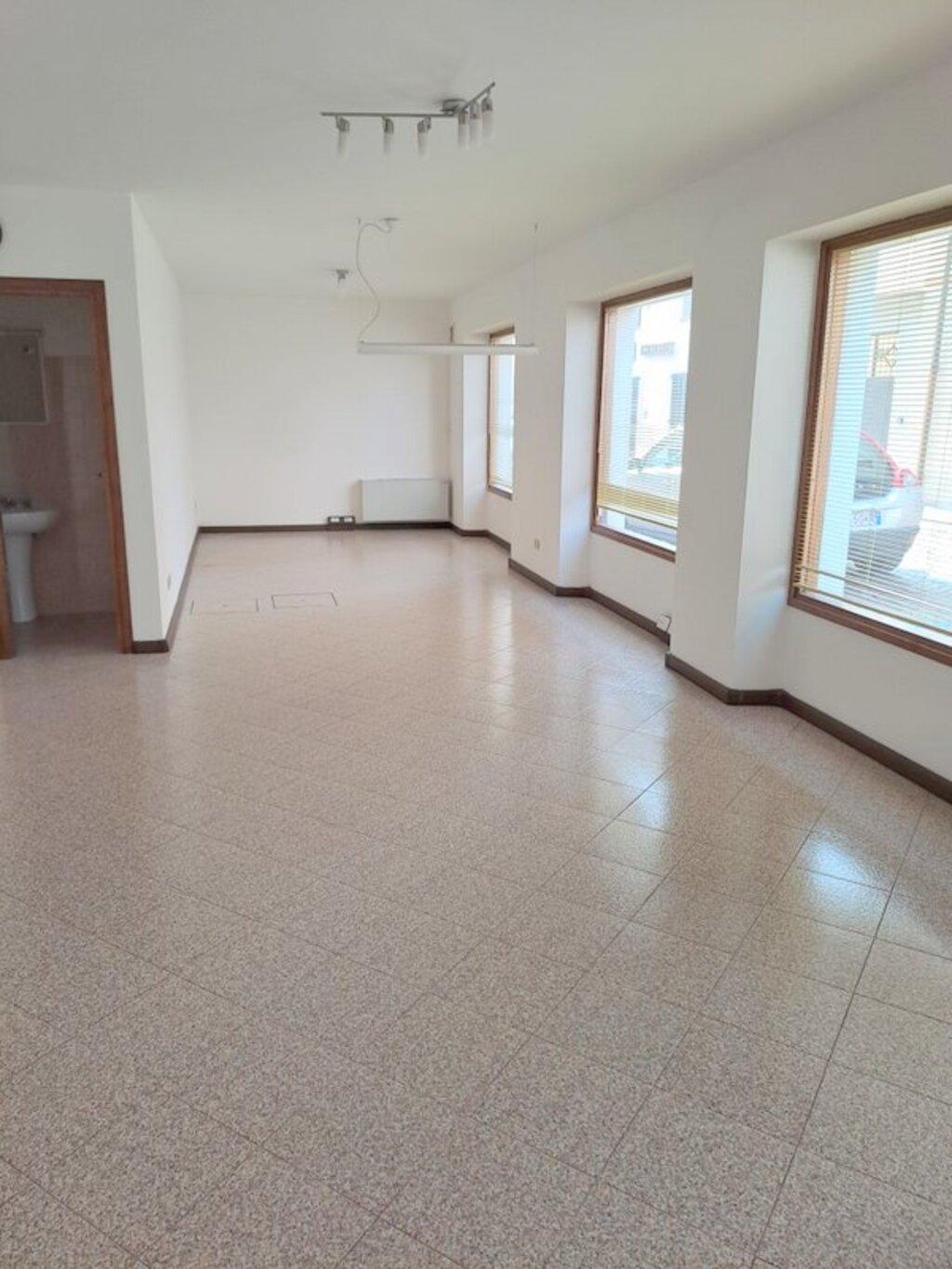 Affittasi negozio in centro storico a San Vito al Tagliamento 2