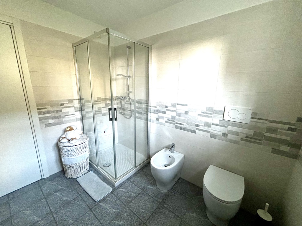 MERAVIGLIOSA VILLA SINGOLA COMPLETAMENTE RISTRUTTURATA a Pravisdomini 25