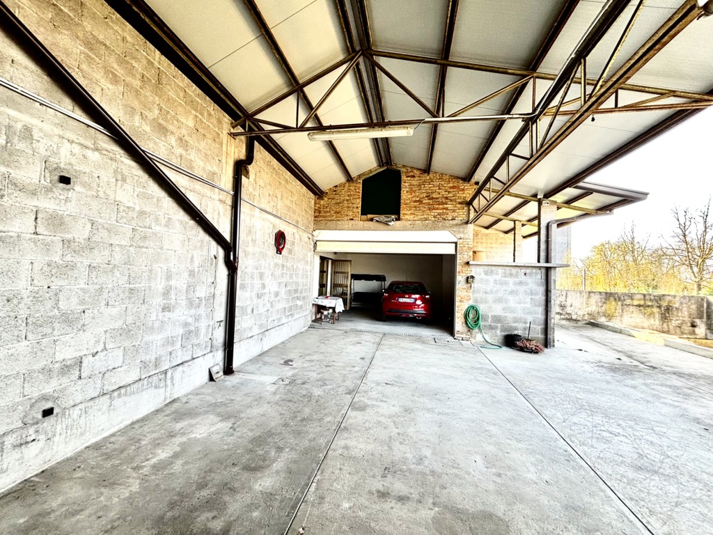 Porzione di bifamiliare di ampie dimensioni con scoperto e accessori a Azzano Decimo 33