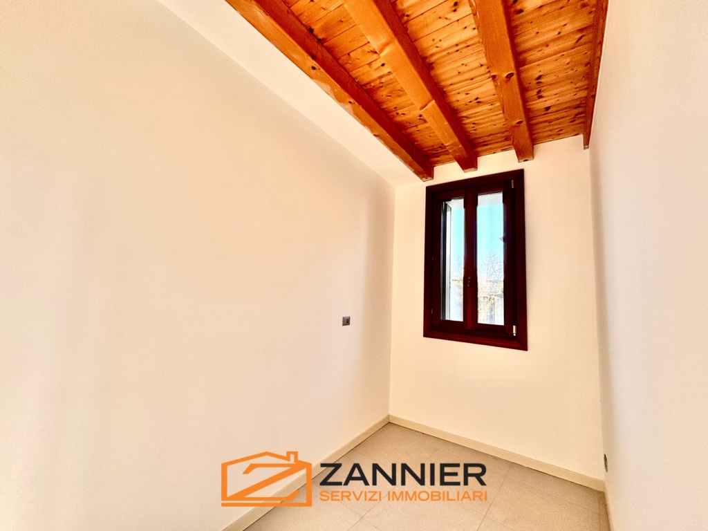 PRESTIGIOSO APPARTAMENTO IN VILLA a Porcia 13