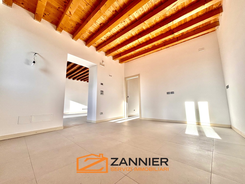 PRESTIGIOSO APPARTAMENTO IN VILLA a Porcia 12