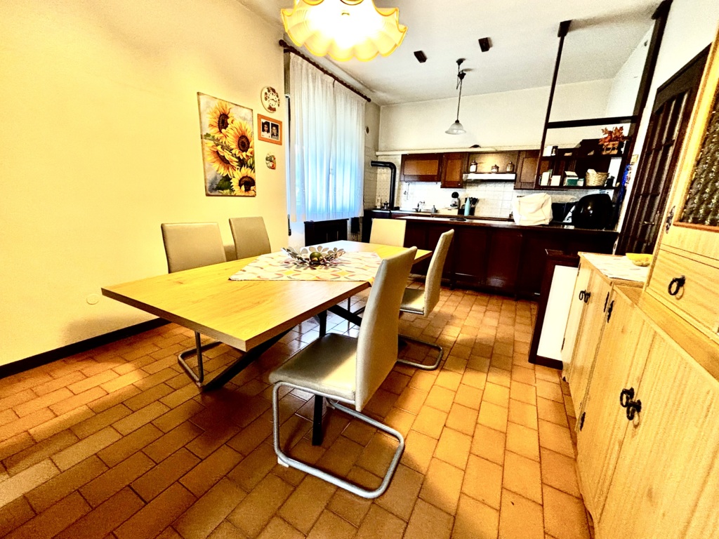 Casa singola con possibilità di 2 unità indipendenti in Viale della Libertà a Pordenone 10