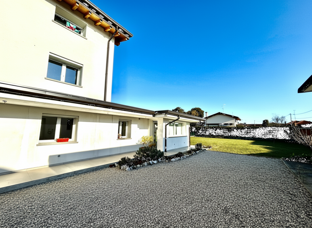 VILLA SINGOLA AL CONFINE TRA TORRE E PORDENONE a Pordenone 31