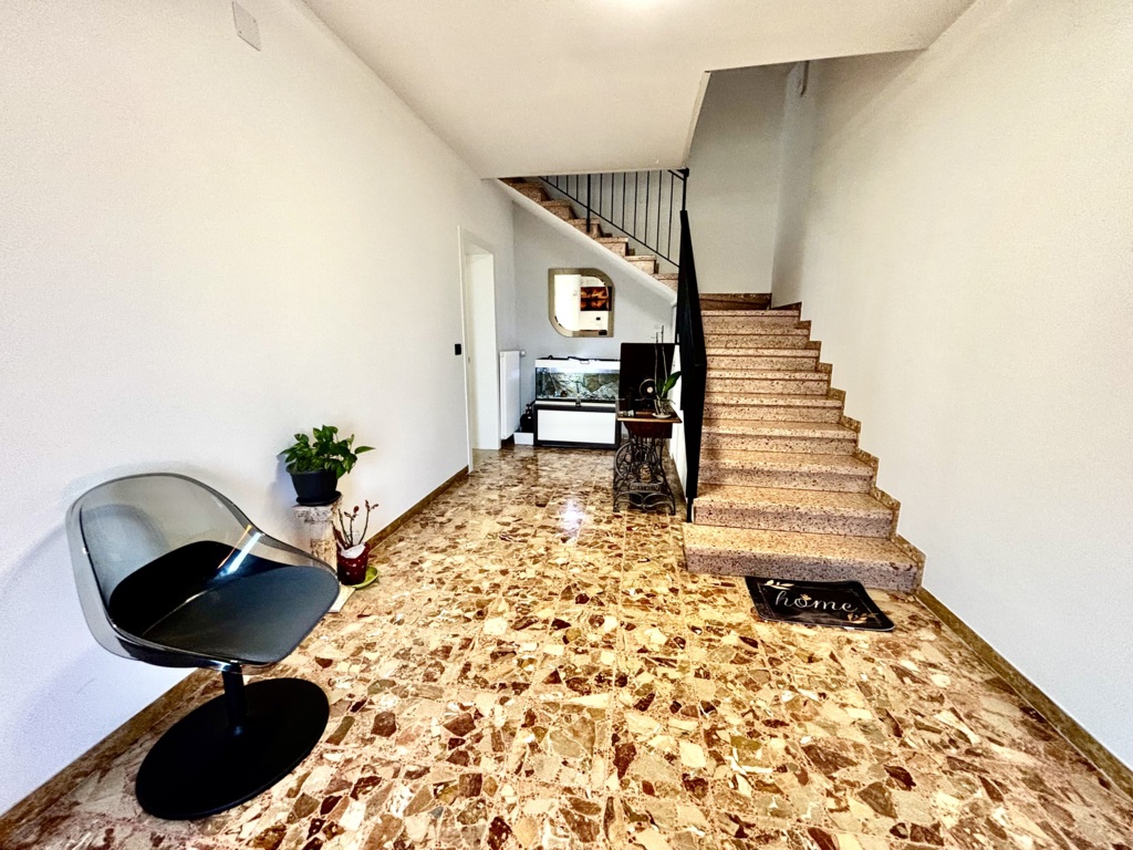 Porzione di bifamiliare di ampie dimensioni con scoperto e accessori a Azzano Decimo 10