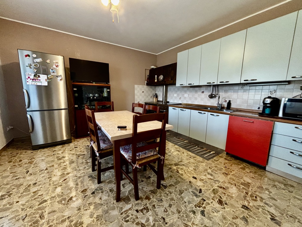 Porzione di bifamiliare di ampie dimensioni con scoperto e accessori a Azzano Decimo 7