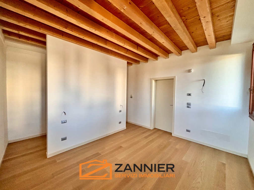 PRESTIGIOSO APPARTAMENTO IN VILLA a Porcia 25