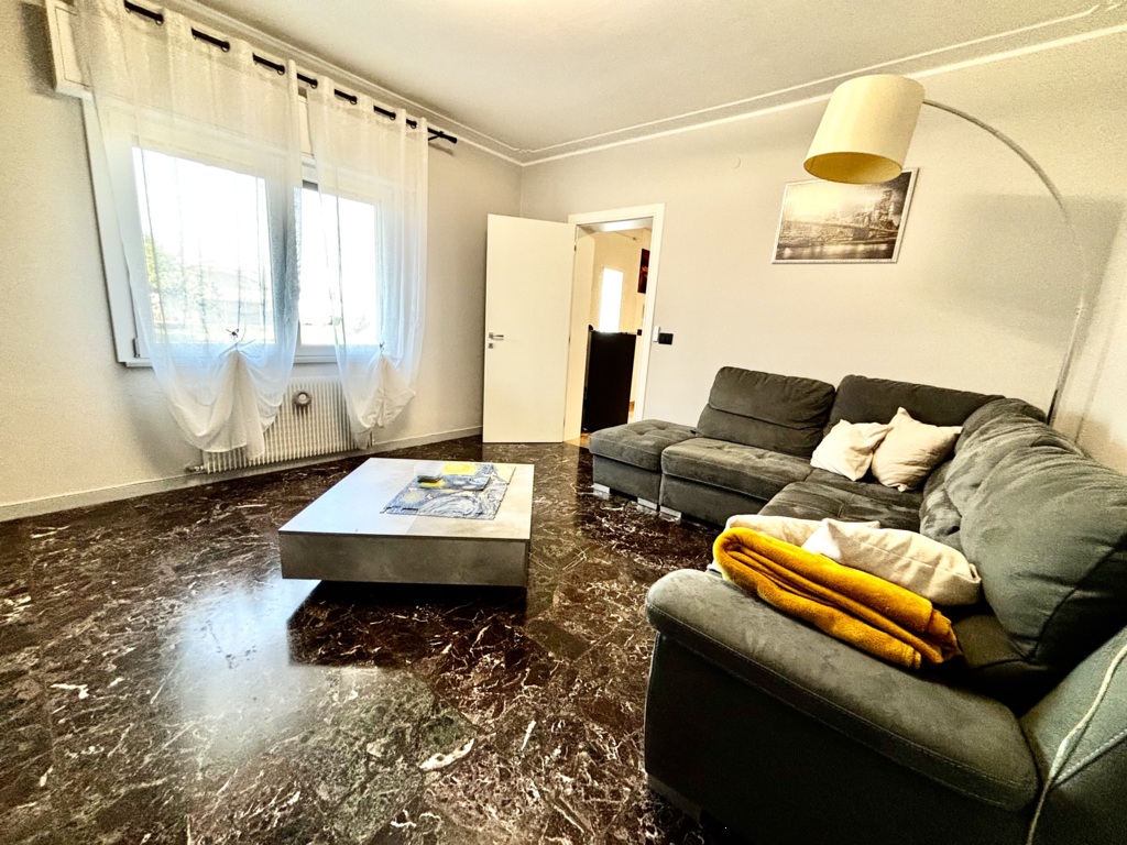 Porzione di bifamiliare di ampie dimensioni con scoperto e accessori a Azzano Decimo 4