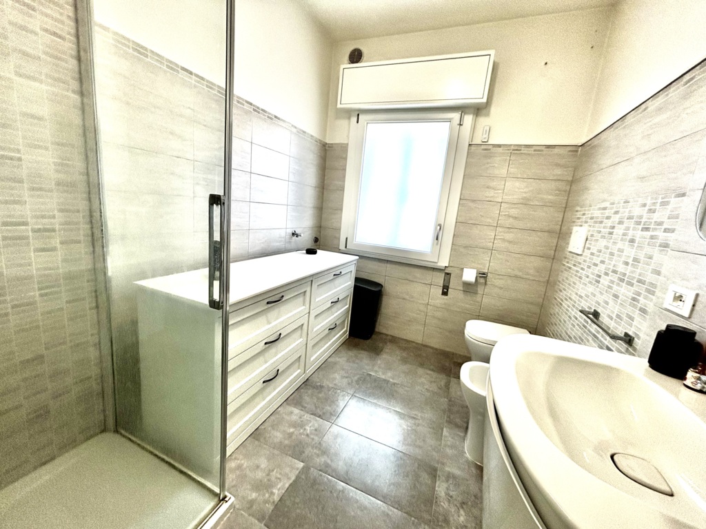 Porzione di bifamiliare di ampie dimensioni con scoperto e accessori a Azzano Decimo 22