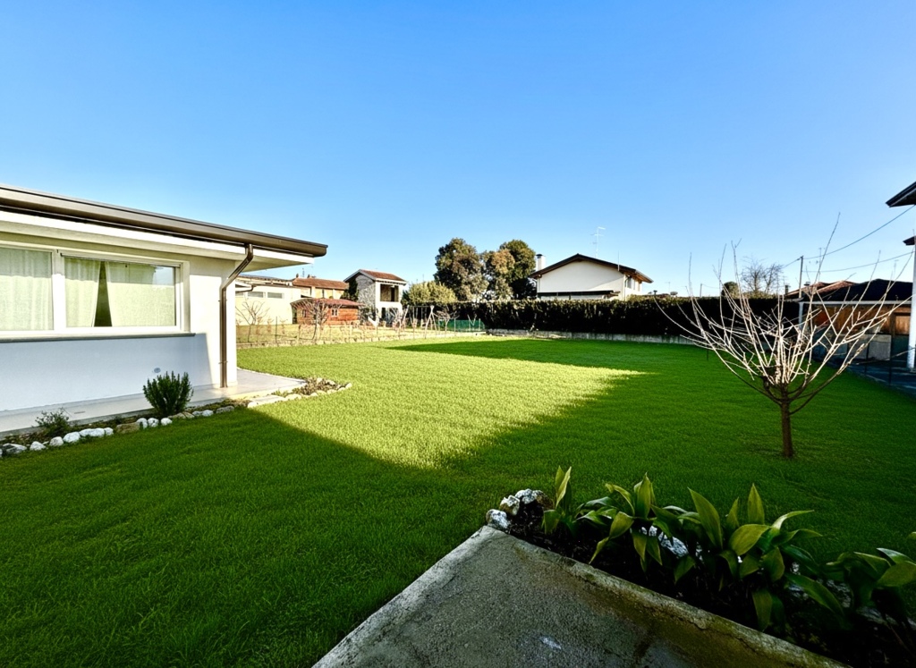 VILLA SINGOLA AL CONFINE TRA TORRE E PORDENONE a Pordenone 34