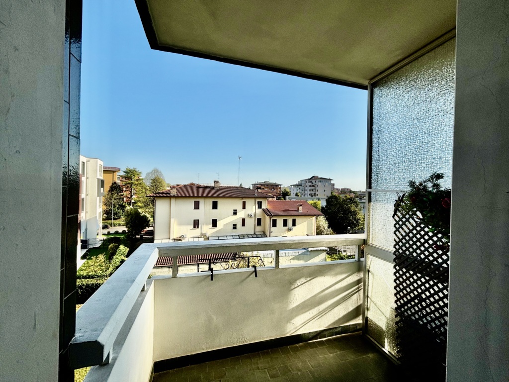 AMPIO APPARTAMENTO TRICAMERE CON DUE BAGNI A PORDENONE a Pordenone 21