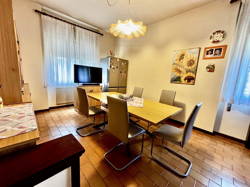 Casa singola con possibilità di 2 unità indipendenti in Viale della Libertà a Pordenone 9