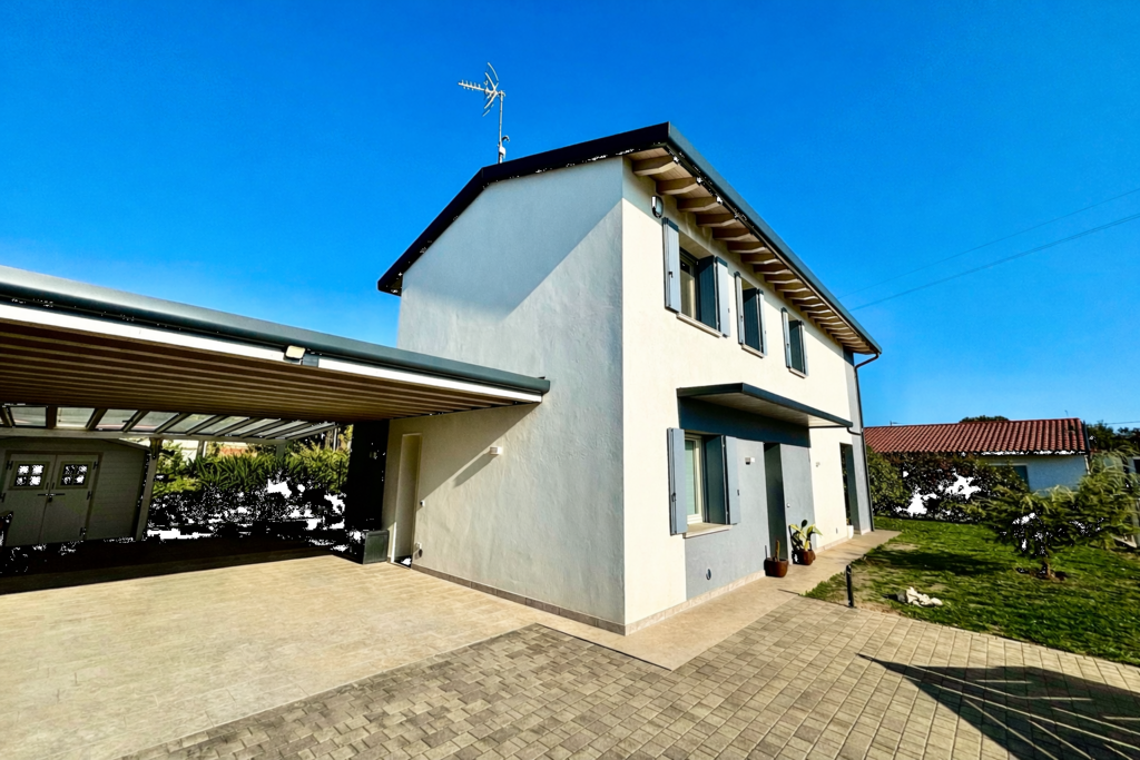 RECENTE BIFAMILIARE SEPARATA DAI POSTI AUTO a Azzano Decimo 3