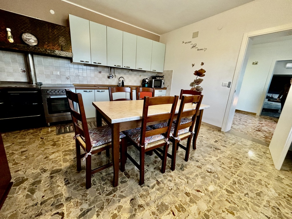 Porzione di bifamiliare di ampie dimensioni con scoperto e accessori a Azzano Decimo 6