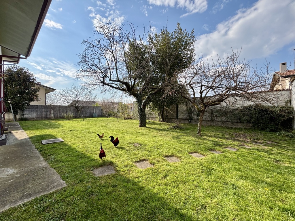 Villa indipendente con giardino privato e spazi generosi – Fiume Veneto a Fiume Veneto 17