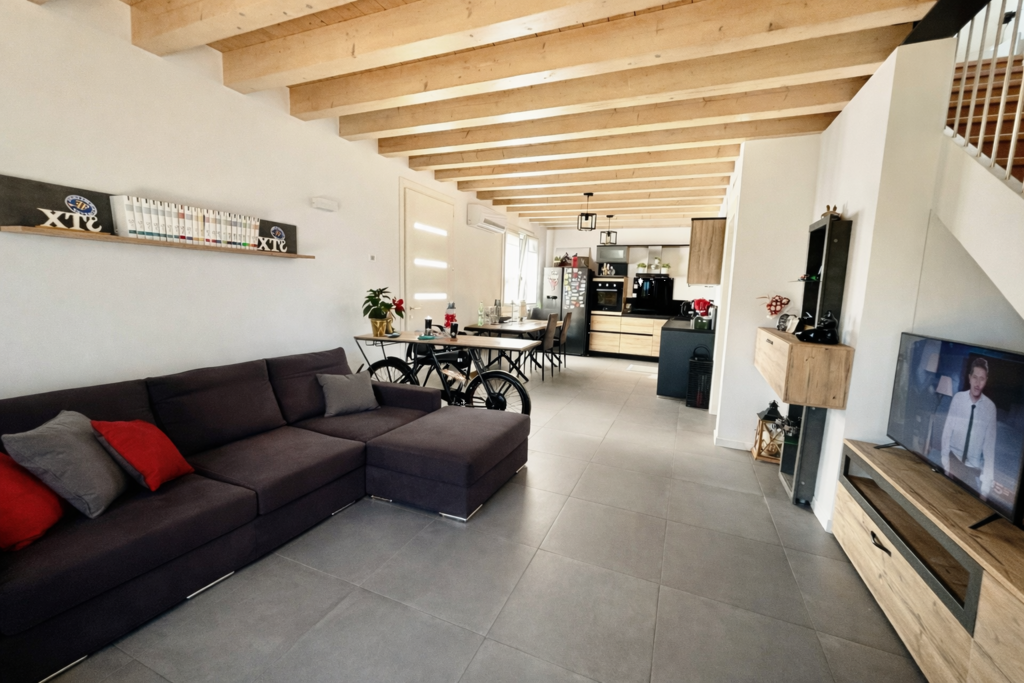 RECENTE BIFAMILIARE SEPARATA DAI POSTI AUTO a Azzano Decimo 7