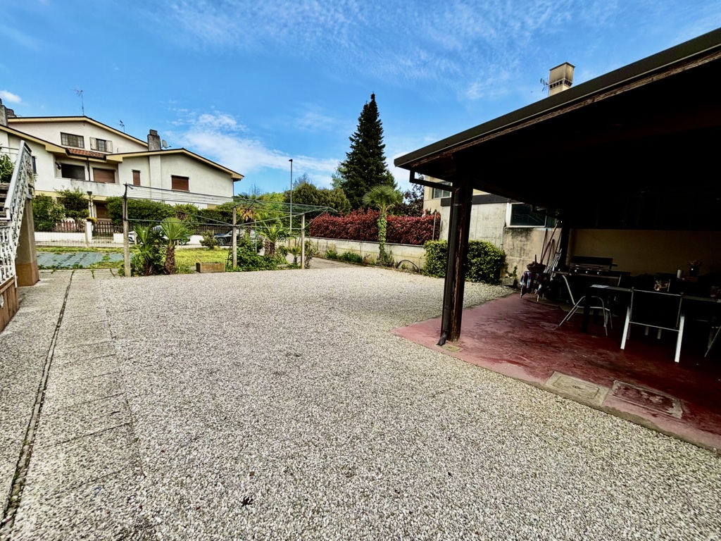 Casa singola con possibilità di 2 unità indipendenti in Viale della Libertà a Pordenone 6