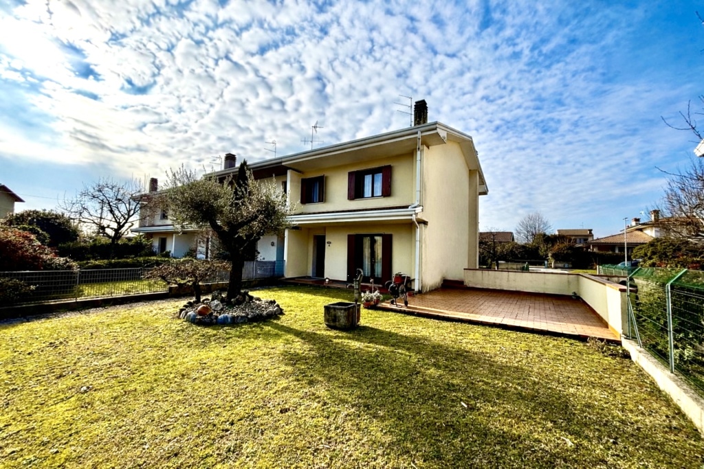 VILLETTA A SCHIERA DI TESTA A CORDENONS a Cordenons 1