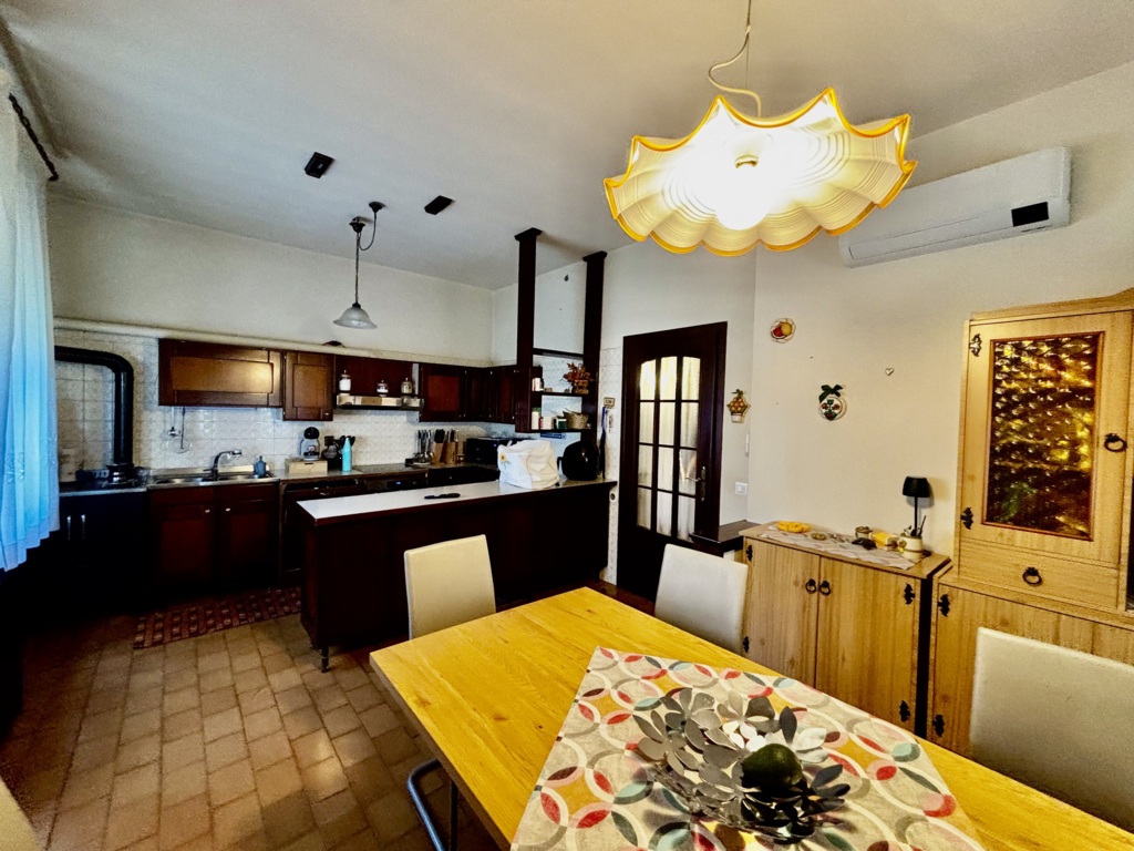 Casa singola con possibilità di 2 unità indipendenti in Viale della Libertà a Pordenone 11