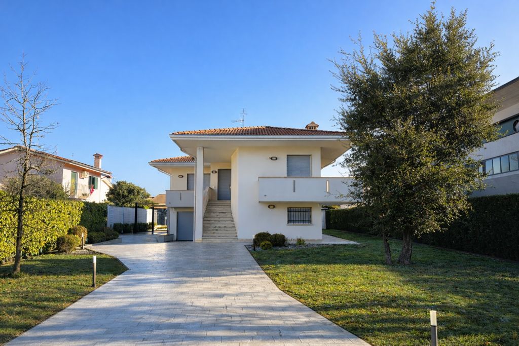 MERAVIGLIOSA VILLA SINGOLA COMPLETAMENTE RISTRUTTURATA a Pravisdomini 1