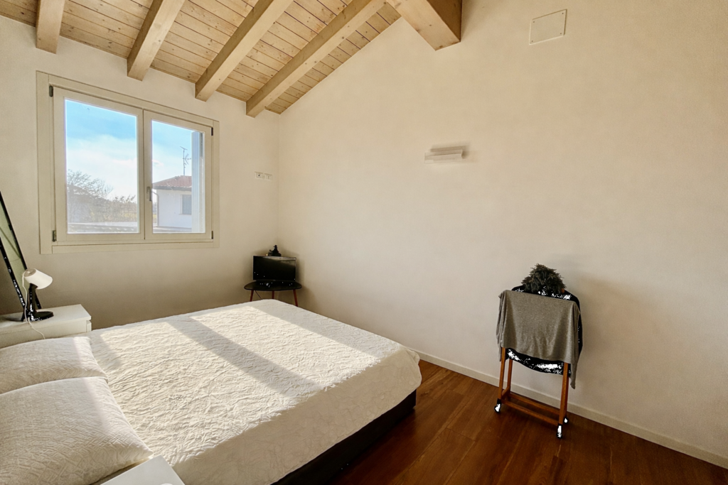 RECENTE BIFAMILIARE SEPARATA DAI POSTI AUTO a Azzano Decimo 17