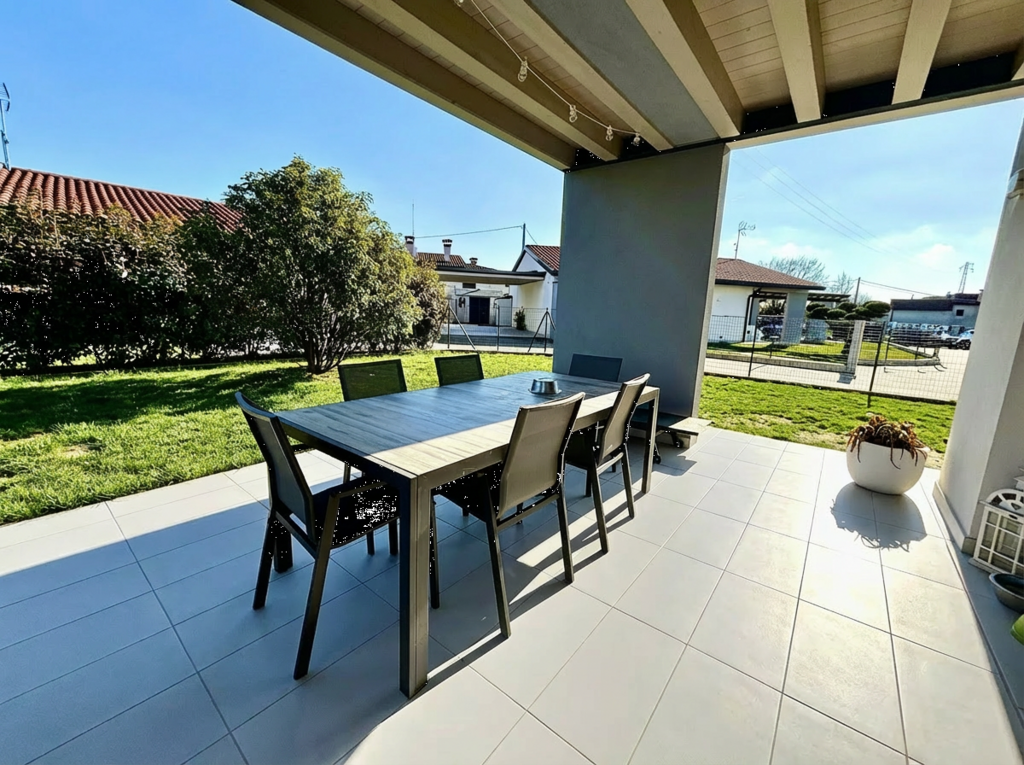 RECENTE BIFAMILIARE SEPARATA DAI POSTI AUTO a Azzano Decimo 4