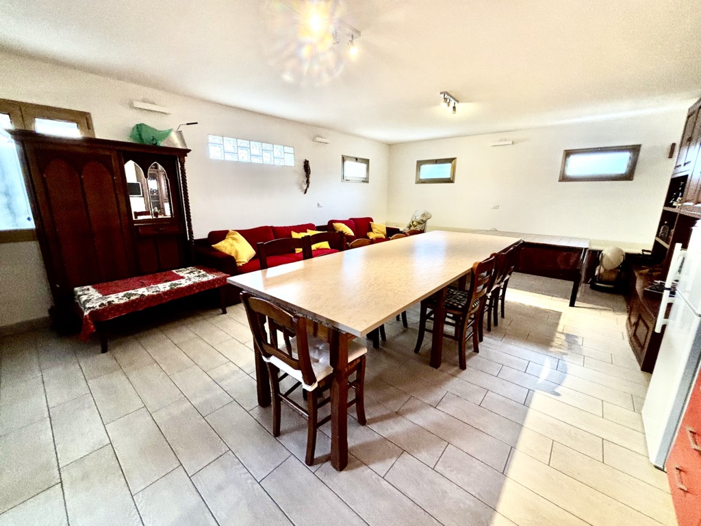 Porzione di bifamiliare di ampie dimensioni con scoperto e accessori a Azzano Decimo 30