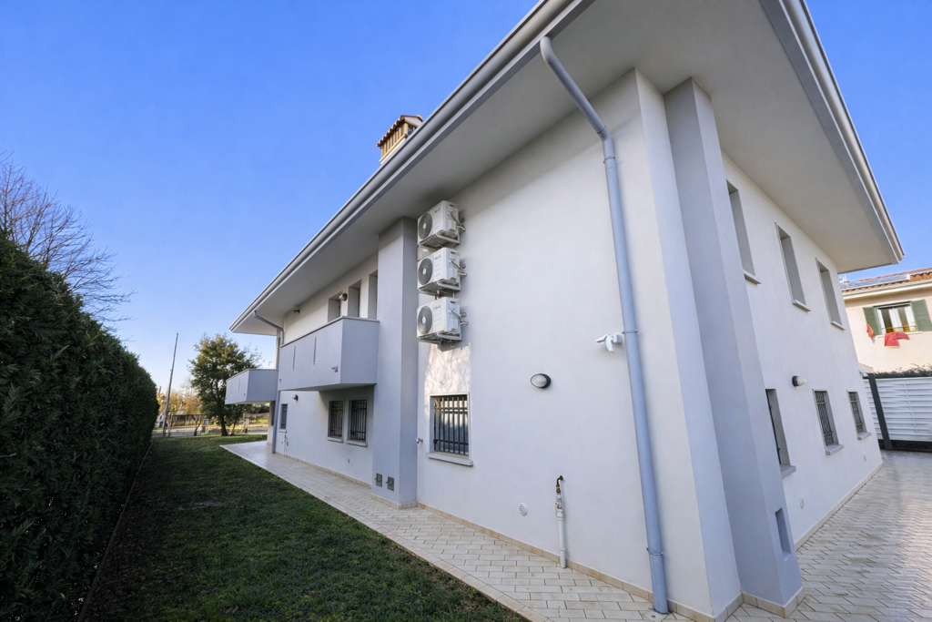 MERAVIGLIOSA VILLA SINGOLA COMPLETAMENTE RISTRUTTURATA a Pravisdomini 7