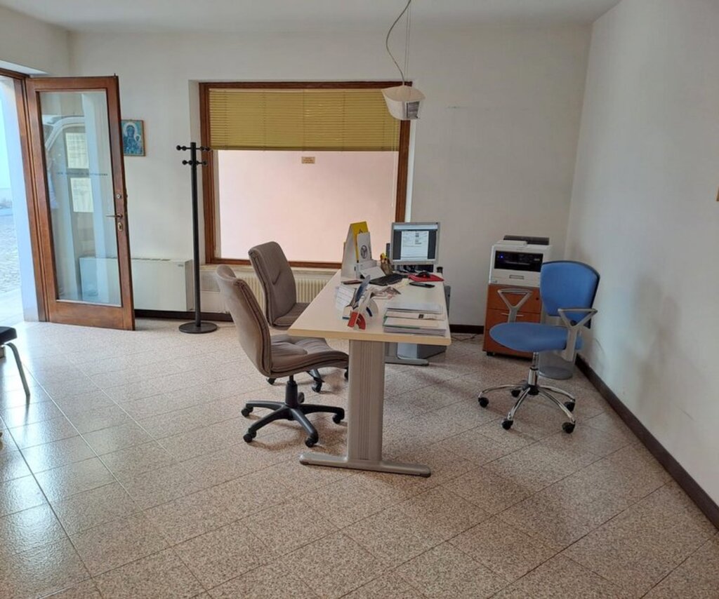 Affittasi negozio in centro storico a San Vito al Tagliamento 5