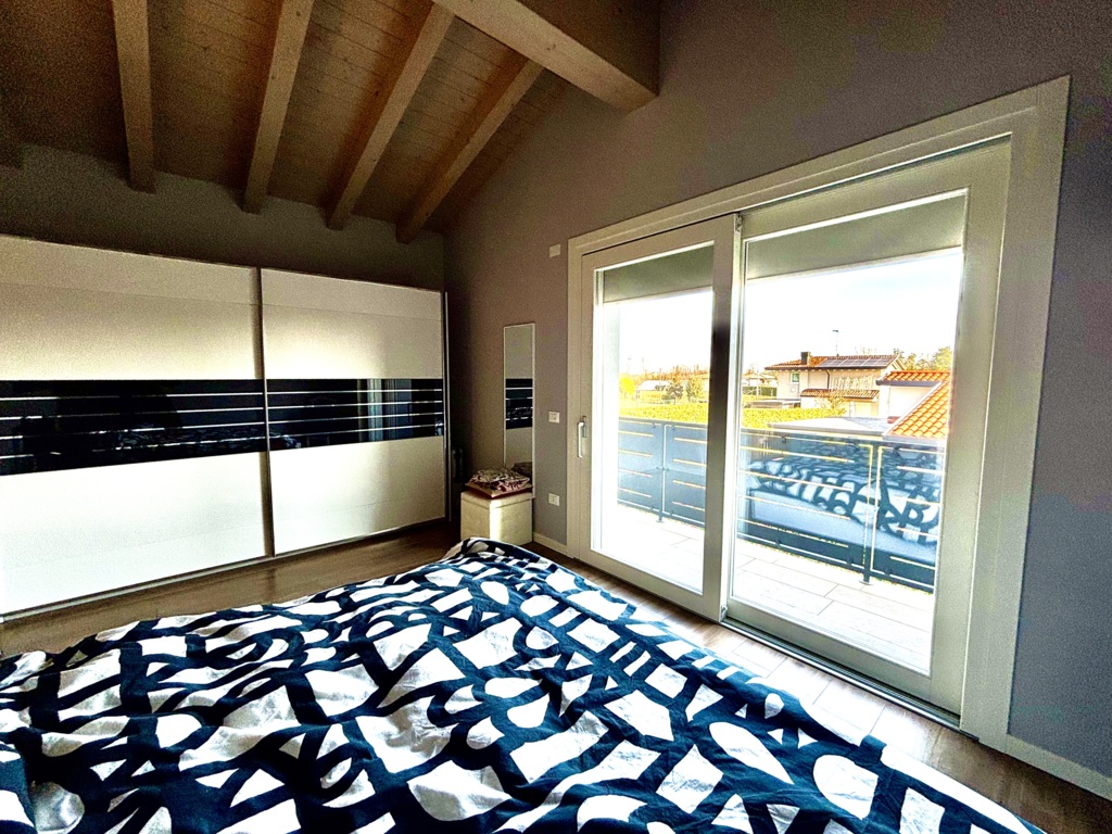 RECENTE BIFAMILIARE SEPARATA DAI POSTI AUTO a Azzano Decimo 16