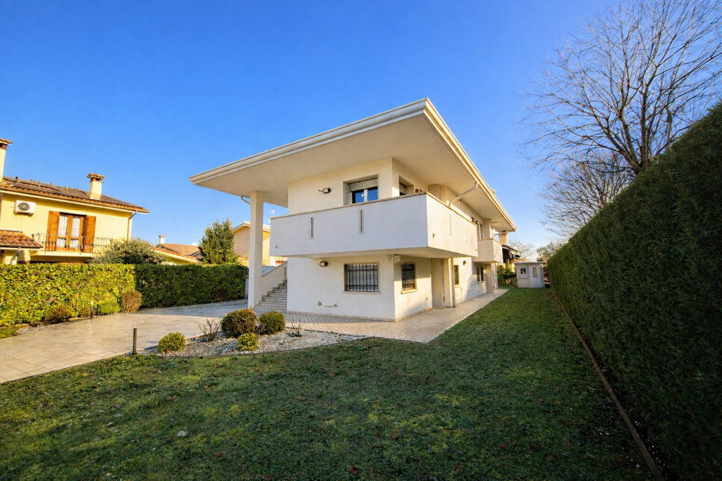 MERAVIGLIOSA VILLA SINGOLA COMPLETAMENTE RISTRUTTURATA a Pravisdomini 2