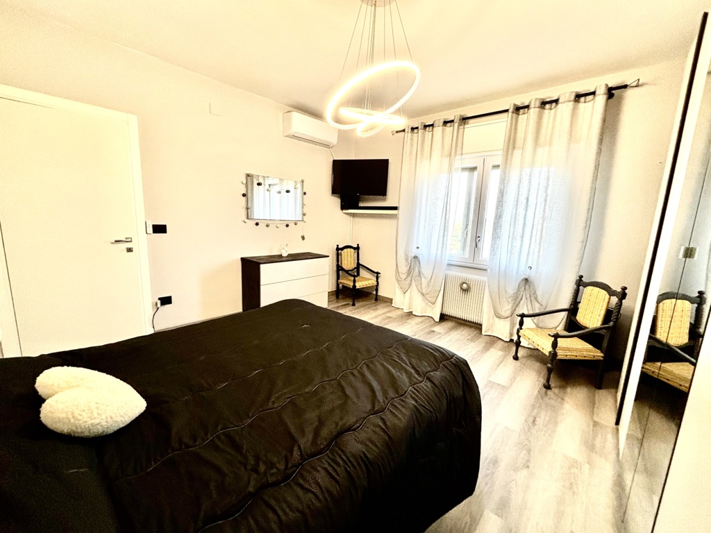 Porzione di bifamiliare di ampie dimensioni con scoperto e accessori a Azzano Decimo 13