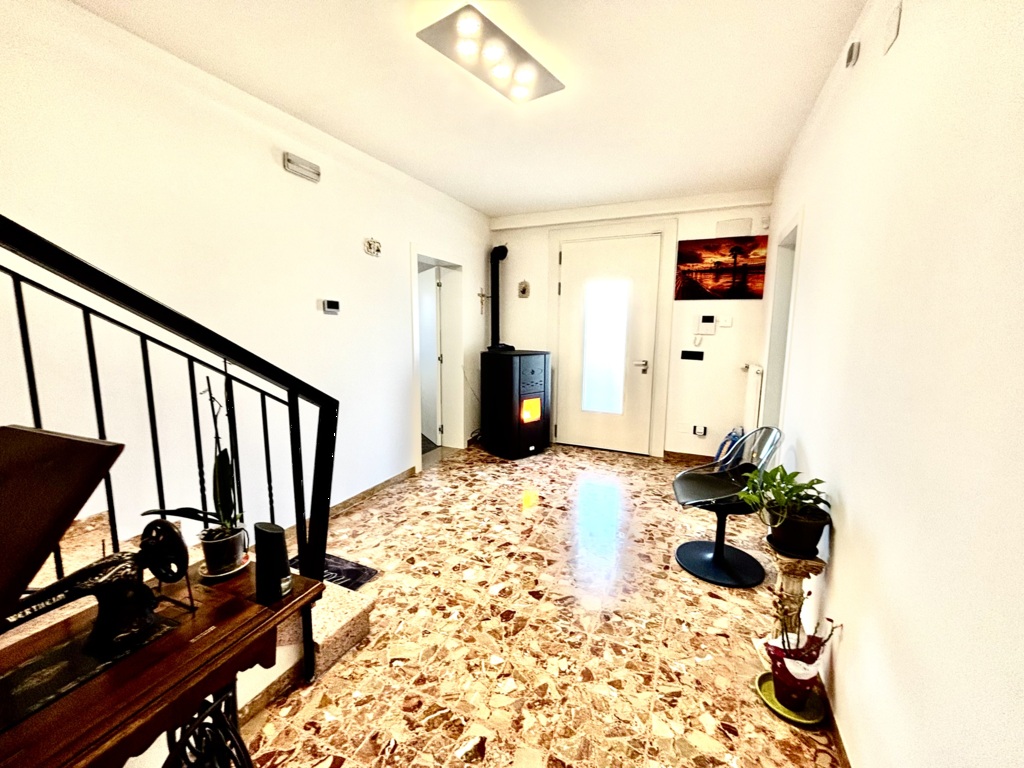 Porzione di bifamiliare di ampie dimensioni con scoperto e accessori a Azzano Decimo 11