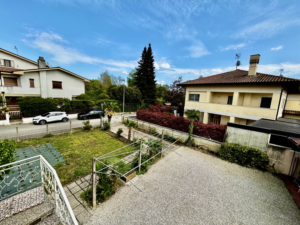 Casa singola con possibilità di 2 unità indipendenti in Viale della Libertà a Pordenone 4