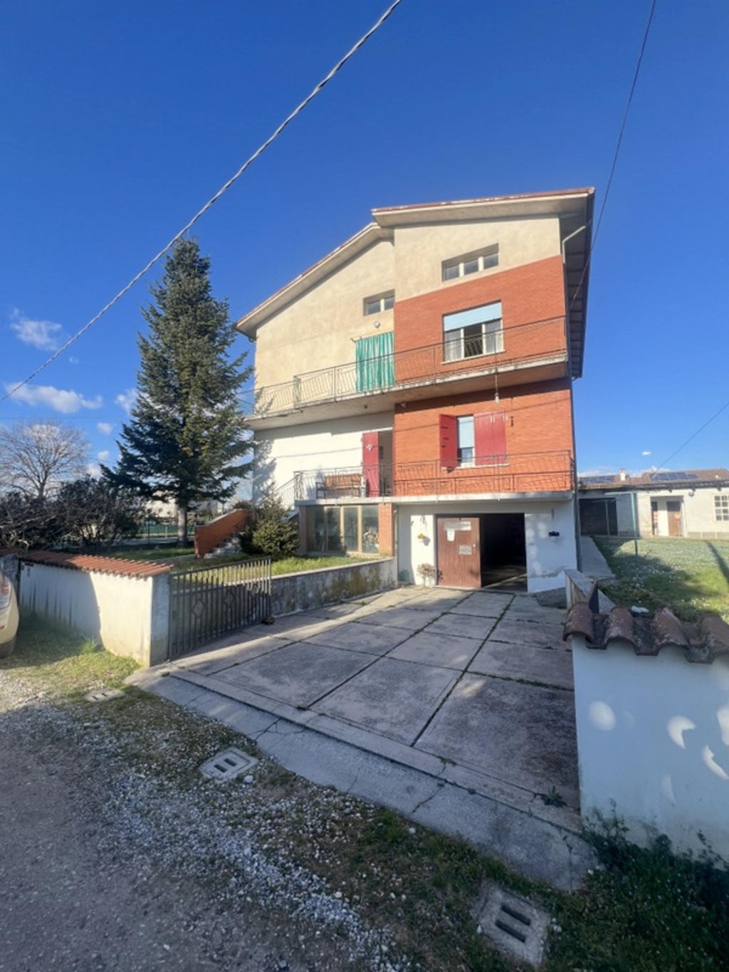 Ampio appartamento tricamere con accessori a Casarsa della Delizia 1